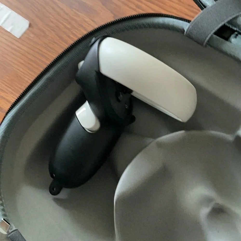 Oculus VR Headset with Controllers - Black and White